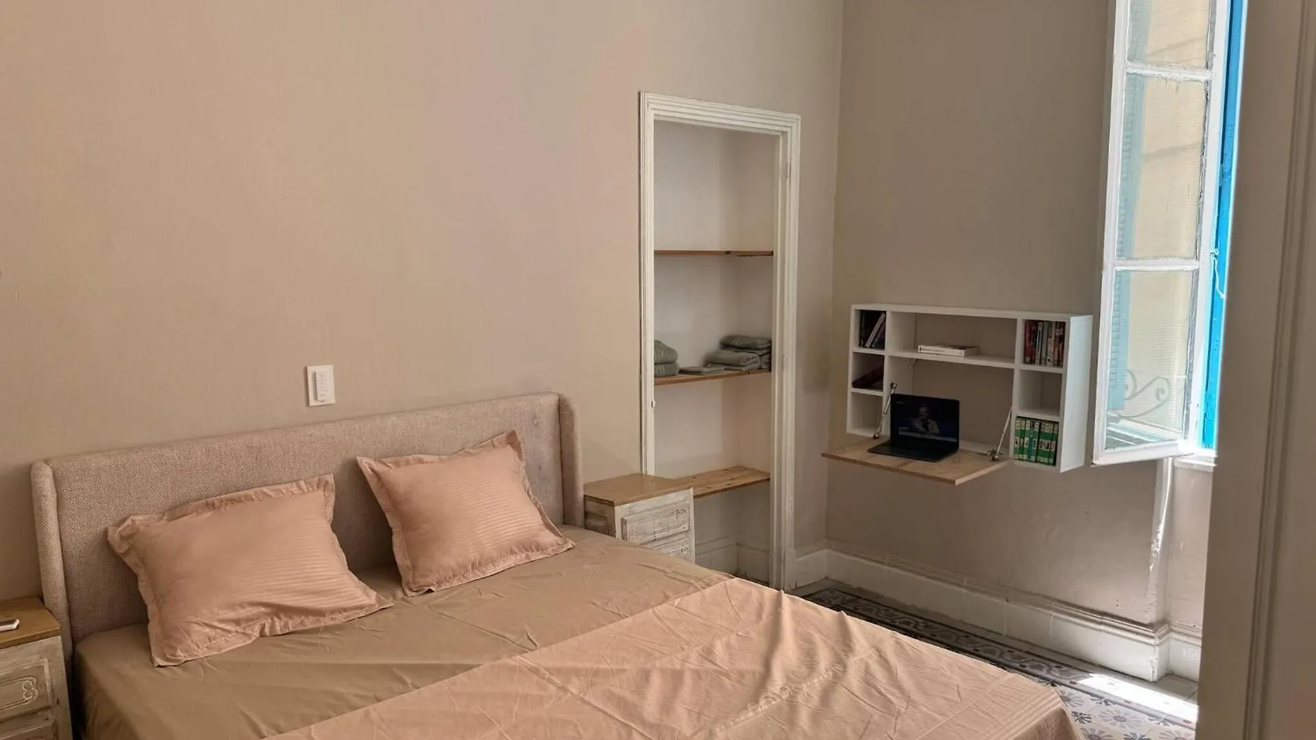 Cozy Luxury Apartment In The Heart Of Tunis 0*,  Tunisie